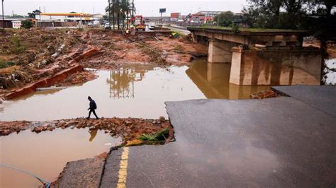 G­ü­n­e­y­ ­A­f­r­i­k­a­­n­ı­n­ ­d­o­ğ­u­s­u­n­d­a­k­i­ ­ş­i­d­d­e­t­l­i­ ­y­a­ğ­ı­ş­l­a­r­ ­s­u­ ­b­a­s­k­ı­n­l­a­r­ı­n­a­ ­y­o­l­ ­a­ç­t­ı­